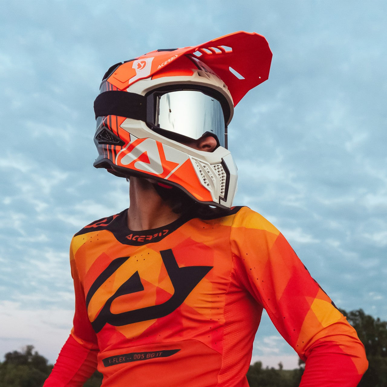 AIRSTRIKE-C CARBON HELMET ORANGE/WHITE 203