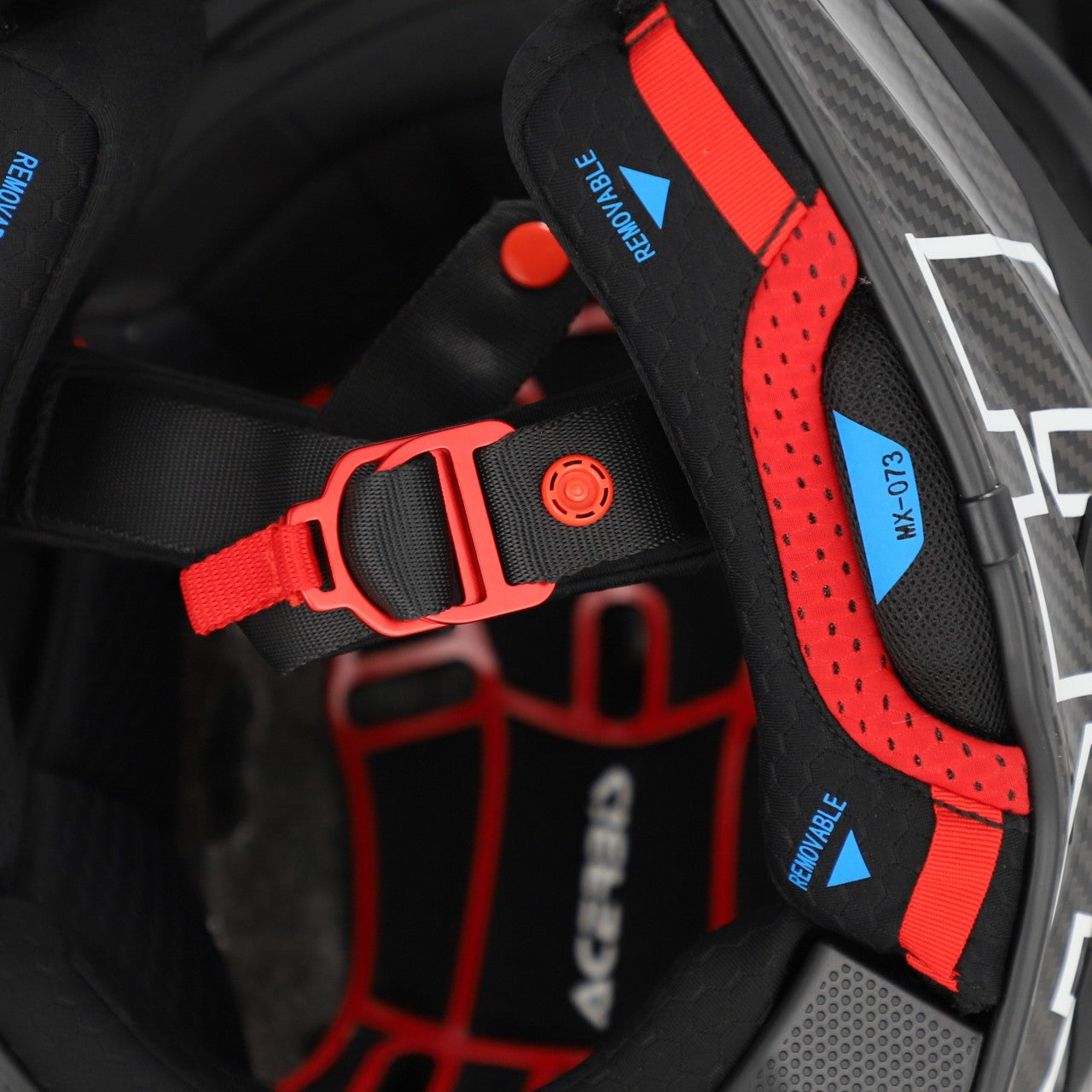 AIRSTRIKE-C CARBON HELMET BLACK/WHITE 315