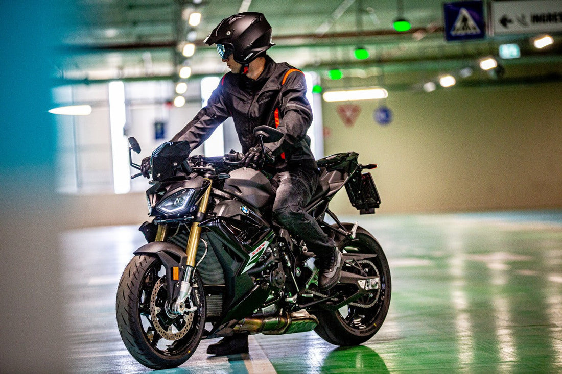 A GUIDE TO CHOOSING MOTORCYCLE RIDING JEANS: HOW TO FIND THE RIGHT PAIR FOR COMFORT AND SAFETY
