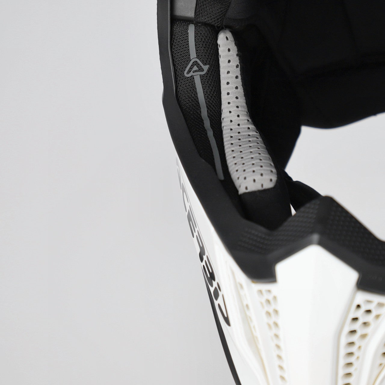 AIRSTRIKE-X HELMET FIBRE WHITE