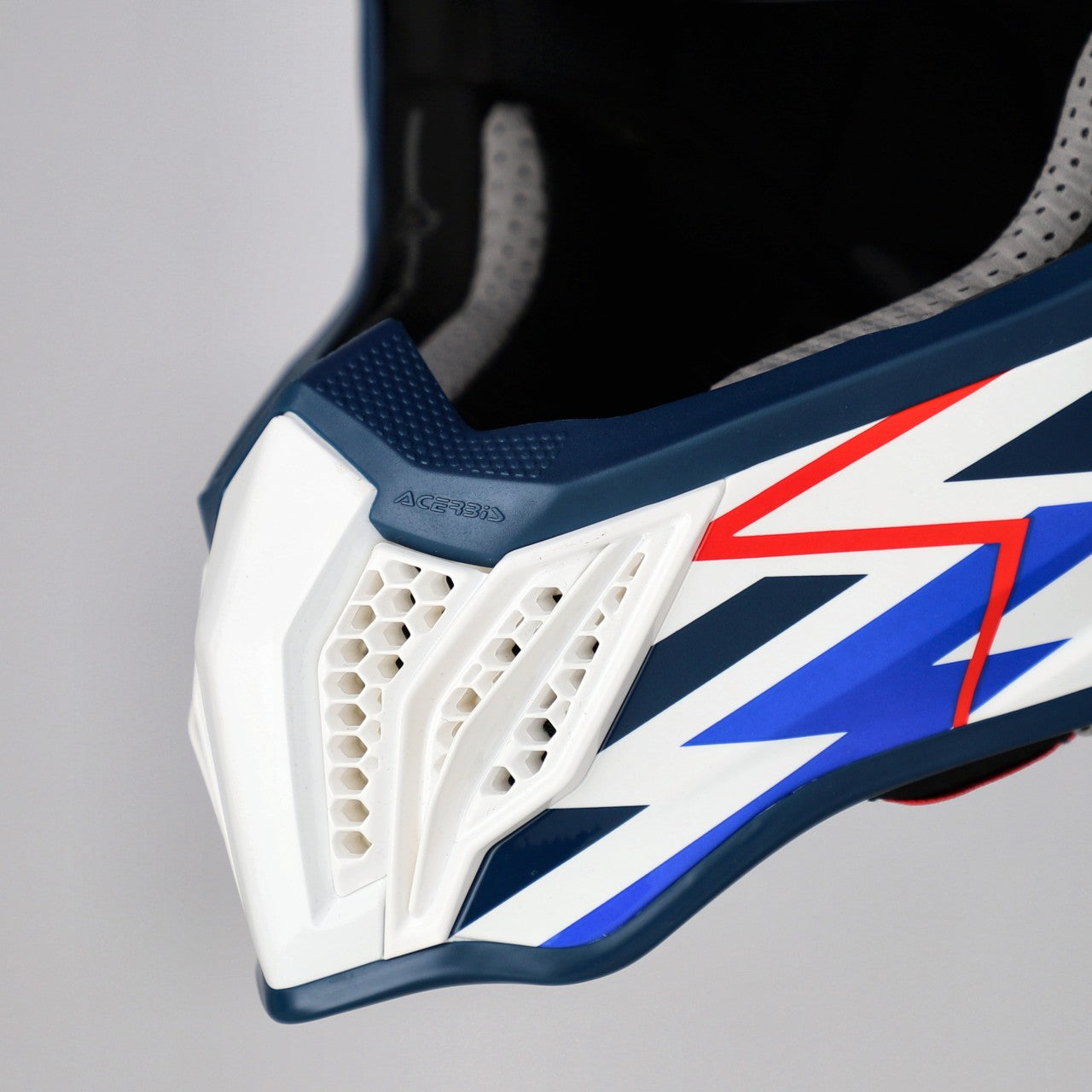 AIRSTRIKE-X HELMET WHITE/BLUE/RED FIBRE 034